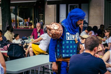 Reims, Fransa, 31 Mayıs 2025 Eğlence, Jean d 'Arc önderliğindeki Charles VII' nin taç giyme töreninde 17 Temmuz 1429 'da Reims' de gerçekleşti..