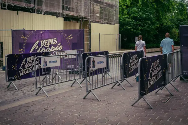 Reims, Fransa, 31 Mayıs 2025 Eğlence, Jean d 'Arc önderliğindeki Charles VII' nin taç giyme töreninde 17 Temmuz 1429 'da Reims' de gerçekleşti..