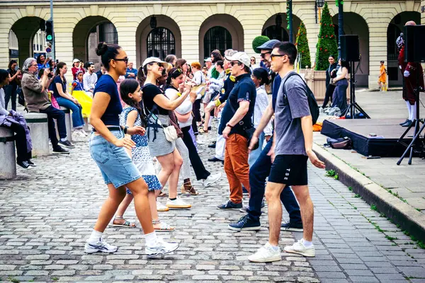 Reims, Fransa, 31 Mayıs 2025 Eğlence, Jean d 'Arc önderliğindeki Charles VII' nin taç giyme töreninde 17 Temmuz 1429 'da Reims' de gerçekleşti..