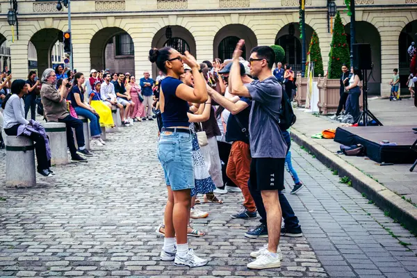 Reims, Fransa, 31 Mayıs 2025 Eğlence, Jean d 'Arc önderliğindeki Charles VII' nin taç giyme töreninde 17 Temmuz 1429 'da Reims' de gerçekleşti..