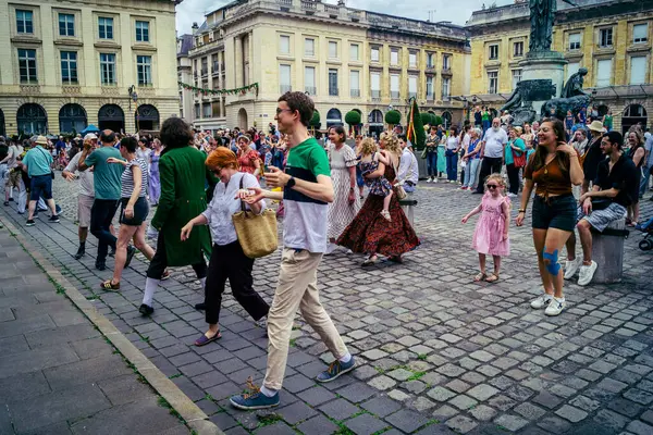 Reims, Fransa, 31 Mayıs 2025 Eğlence, Jean d 'Arc önderliğindeki Charles VII' nin taç giyme töreninde 17 Temmuz 1429 'da Reims' de gerçekleşti..