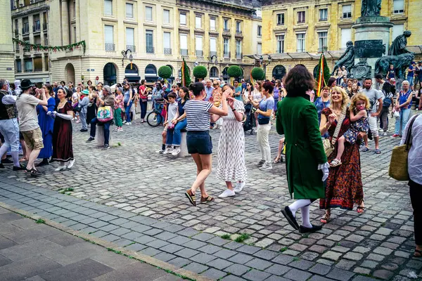 Reims, Fransa, 31 Mayıs 2025 Eğlence, Jean d 'Arc önderliğindeki Charles VII' nin taç giyme töreninde 17 Temmuz 1429 'da Reims' de gerçekleşti..