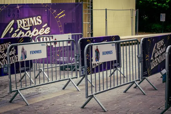 Reims, Fransa, 31 Mayıs 2025 Eğlence, Jean d 'Arc önderliğindeki Charles VII' nin taç giyme töreninde 17 Temmuz 1429 'da Reims' de gerçekleşti..