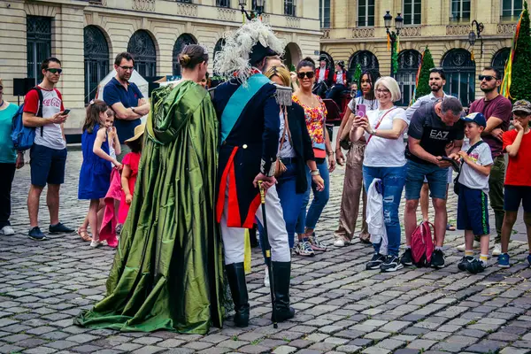 Reims, Fransa, 31 Mayıs 2025 Eğlence, Jean d 'Arc önderliğindeki Charles VII' nin taç giyme töreninde 17 Temmuz 1429 'da Reims' de gerçekleşti..