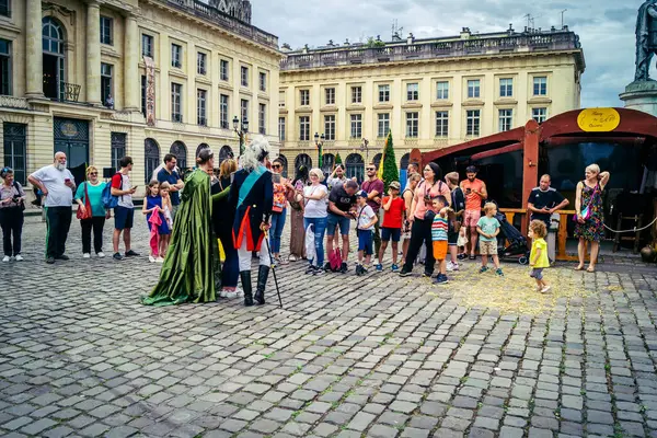 Reims, Fransa, 31 Mayıs 2025 Eğlence, Jean d 'Arc önderliğindeki Charles VII' nin taç giyme töreninde 17 Temmuz 1429 'da Reims' de gerçekleşti..