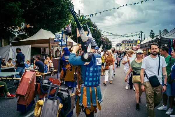 Reims, Fransa, 31 Mayıs 2025 Eğlence, Jean d 'Arc önderliğindeki Charles VII' nin taç giyme töreninde 17 Temmuz 1429 'da Reims' de gerçekleşti..
