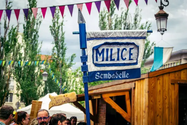 Reims, Fransa, 31 Mayıs 2025 Eğlence, Jean d 'Arc önderliğindeki Charles VII' nin taç giyme töreninde 17 Temmuz 1429 'da Reims' de gerçekleşti..