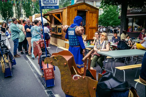 Reims, Fransa, 31 Mayıs 2025 Eğlence, Jean d 'Arc önderliğindeki Charles VII' nin taç giyme töreninde 17 Temmuz 1429 'da Reims' de gerçekleşti..