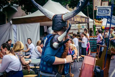 Reims, Fransa, 31 Mayıs 2025 Eğlence, Jean d 'Arc önderliğindeki Charles VII' nin taç giyme töreninde 17 Temmuz 1429 'da Reims' de gerçekleşti..