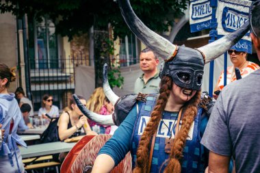 Reims, Fransa, 31 Mayıs 2025 Eğlence, Jean d 'Arc önderliğindeki Charles VII' nin taç giyme töreninde 17 Temmuz 1429 'da Reims' de gerçekleşti..