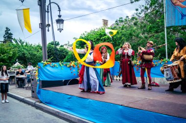 Reims, Fransa, 31 Mayıs 2025 Eğlence, Jean d 'Arc önderliğindeki Charles VII' nin taç giyme töreninde 17 Temmuz 1429 'da Reims' de gerçekleşti..