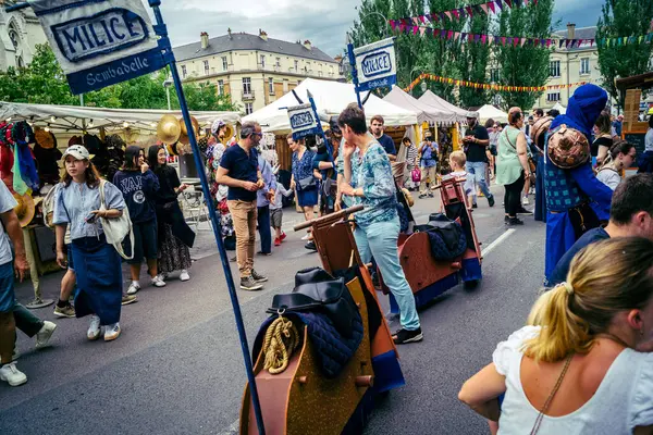 Reims, Fransa, 31 Mayıs 2025 Eğlence, Jean d 'Arc önderliğindeki Charles VII' nin taç giyme töreninde 17 Temmuz 1429 'da Reims' de gerçekleşti..