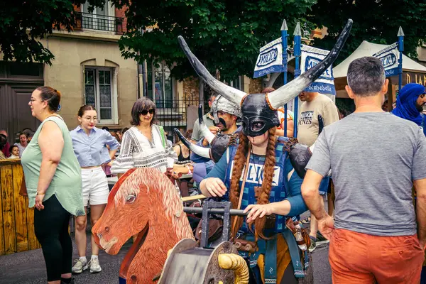 Reims, Fransa, 31 Mayıs 2025 Eğlence, Jean d 'Arc önderliğindeki Charles VII' nin taç giyme töreninde 17 Temmuz 1429 'da Reims' de gerçekleşti..