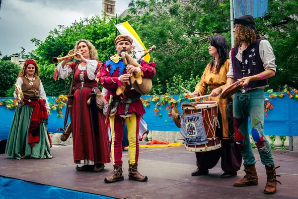 Reims, Fransa, 31 Mayıs 2025 Eğlence, Jean d 'Arc önderliğindeki Charles VII' nin taç giyme töreninde 17 Temmuz 1429 'da Reims' de gerçekleşti..