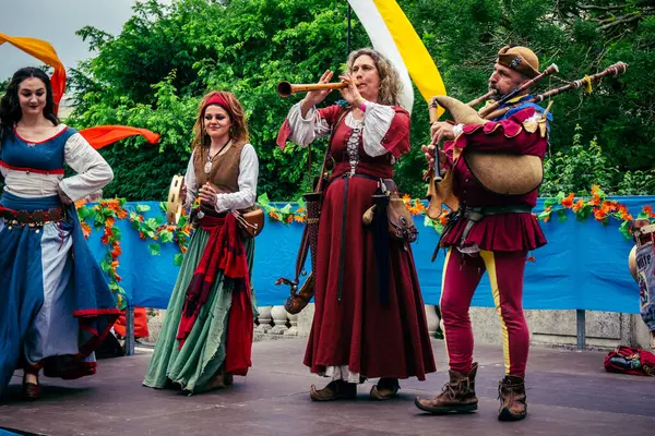 Reims, Fransa, 31 Mayıs 2025 Eğlence, Jean d 'Arc önderliğindeki Charles VII' nin taç giyme töreninde 17 Temmuz 1429 'da Reims' de gerçekleşti..