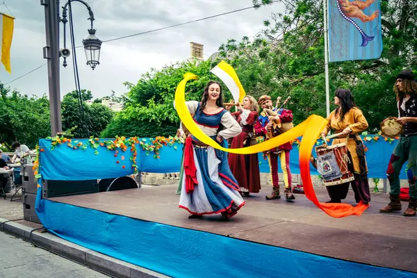 Reims, Fransa, 31 Mayıs 2025 Eğlence, Jean d 'Arc önderliğindeki Charles VII' nin taç giyme töreninde 17 Temmuz 1429 'da Reims' de gerçekleşti..