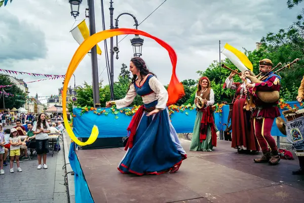 Reims, Fransa, 31 Mayıs 2025 Eğlence, Jean d 'Arc önderliğindeki Charles VII' nin taç giyme töreninde 17 Temmuz 1429 'da Reims' de gerçekleşti..