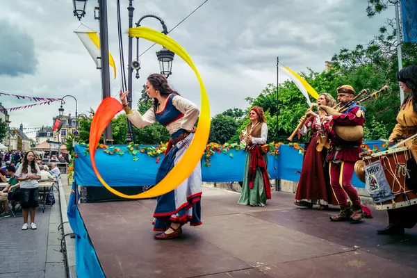 Reims, Fransa, 31 Mayıs 2025 Eğlence, Jean d 'Arc önderliğindeki Charles VII' nin taç giyme töreninde 17 Temmuz 1429 'da Reims' de gerçekleşti..