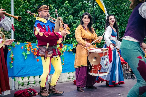 Reims, Fransa, 31 Mayıs 2025 Eğlence, Jean d 'Arc önderliğindeki Charles VII' nin taç giyme töreninde 17 Temmuz 1429 'da Reims' de gerçekleşti..