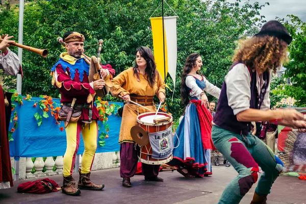 Reims, Fransa, 31 Mayıs 2025 Eğlence, Jean d 'Arc önderliğindeki Charles VII' nin taç giyme töreninde 17 Temmuz 1429 'da Reims' de gerçekleşti..