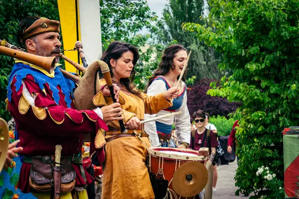 Reims, Fransa, 31 Mayıs 2025 Eğlence, Jean d 'Arc önderliğindeki Charles VII' nin taç giyme töreninde 17 Temmuz 1429 'da Reims' de gerçekleşti..