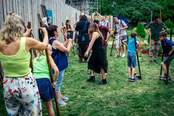 Reims, Fransa, 31 Mayıs 2025 Eğlence, Jean d 'Arc önderliğindeki Charles VII' nin taç giyme töreninde 17 Temmuz 1429 'da Reims' de gerçekleşti..