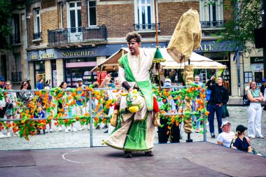Reims, Fransa, 31 Mayıs 2025 Eğlence, Jean d 'Arc önderliğindeki Charles VII' nin taç giyme töreninde 17 Temmuz 1429 'da Reims' de gerçekleşti..