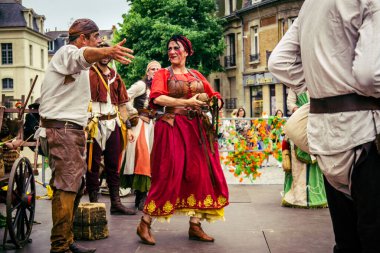 Reims, Fransa, 31 Mayıs 2025 Eğlence, Jean d 'Arc önderliğindeki Charles VII' nin taç giyme töreninde 17 Temmuz 1429 'da Reims' de gerçekleşti..
