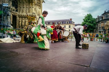 Reims, Fransa, 31 Mayıs 2025 Eğlence, Jean d 'Arc önderliğindeki Charles VII' nin taç giyme töreninde 17 Temmuz 1429 'da Reims' de gerçekleşti..