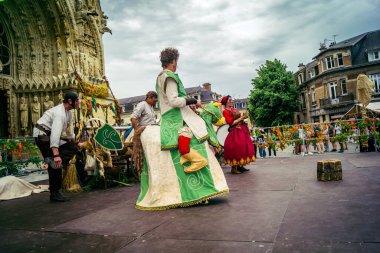 Reims, Fransa, 31 Mayıs 2025 Eğlence, Jean d 'Arc önderliğindeki Charles VII' nin taç giyme töreninde 17 Temmuz 1429 'da Reims' de gerçekleşti..