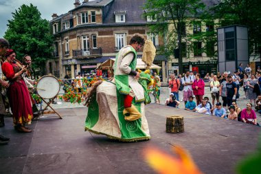 Reims, Fransa, 31 Mayıs 2025 Eğlence, Jean d 'Arc önderliğindeki Charles VII' nin taç giyme töreninde 17 Temmuz 1429 'da Reims' de gerçekleşti..