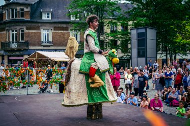 Reims, Fransa, 31 Mayıs 2025 Eğlence, Jean d 'Arc önderliğindeki Charles VII' nin taç giyme töreninde 17 Temmuz 1429 'da Reims' de gerçekleşti..