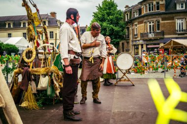 Reims, Fransa, 31 Mayıs 2025 Eğlence, Jean d 'Arc önderliğindeki Charles VII' nin taç giyme töreninde 17 Temmuz 1429 'da Reims' de gerçekleşti..