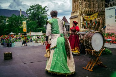 Reims, Fransa, 31 Mayıs 2025 Eğlence, Jean d 'Arc önderliğindeki Charles VII' nin taç giyme töreninde 17 Temmuz 1429 'da Reims' de gerçekleşti..