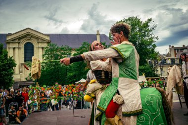 Reims, Fransa, 31 Mayıs 2025 Eğlence, Jean d 'Arc önderliğindeki Charles VII' nin taç giyme töreninde 17 Temmuz 1429 'da Reims' de gerçekleşti..