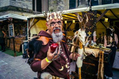 Reims, Fransa, 31 Mayıs 2025 Eğlence, Jean d 'Arc önderliğindeki Charles VII' nin taç giyme töreninde 17 Temmuz 1429 'da Reims' de gerçekleşti..