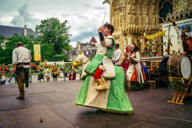 Reims, Fransa, 31 Mayıs 2025 Eğlence, Jean d 'Arc önderliğindeki Charles VII' nin taç giyme töreninde 17 Temmuz 1429 'da Reims' de gerçekleşti..