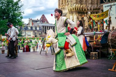 Reims, Fransa, 31 Mayıs 2025 Eğlence, Jean d 'Arc önderliğindeki Charles VII' nin taç giyme töreninde 17 Temmuz 1429 'da Reims' de gerçekleşti..