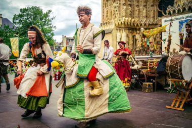 Reims, Fransa, 31 Mayıs 2025 Eğlence, Jean d 'Arc önderliğindeki Charles VII' nin taç giyme töreninde 17 Temmuz 1429 'da Reims' de gerçekleşti..