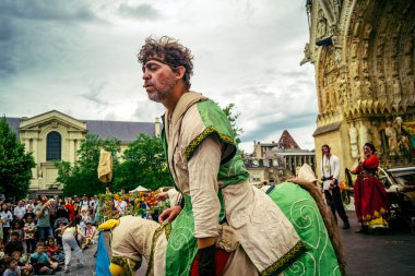 Reims, Fransa, 31 Mayıs 2025 Eğlence, Jean d 'Arc önderliğindeki Charles VII' nin taç giyme töreninde 17 Temmuz 1429 'da Reims' de gerçekleşti..