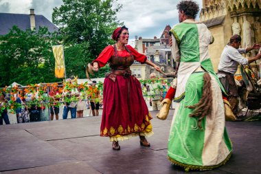 Reims, Fransa, 31 Mayıs 2025 Eğlence, Jean d 'Arc önderliğindeki Charles VII' nin taç giyme töreninde 17 Temmuz 1429 'da Reims' de gerçekleşti..