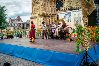 Reims, Fransa, 31 Mayıs 2025 Eğlence, Jean d 'Arc önderliğindeki Charles VII' nin taç giyme töreninde 17 Temmuz 1429 'da Reims' de gerçekleşti..