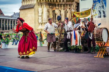 Reims, Fransa, 31 Mayıs 2025 Eğlence, Jean d 'Arc önderliğindeki Charles VII' nin taç giyme töreninde 17 Temmuz 1429 'da Reims' de gerçekleşti..