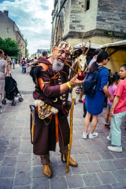 Reims, Fransa, 31 Mayıs 2025 Eğlence, Jean d 'Arc önderliğindeki Charles VII' nin taç giyme töreninde 17 Temmuz 1429 'da Reims' de gerçekleşti..