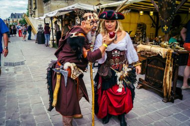 Reims, Fransa, 31 Mayıs 2025 Eğlence, Jean d 'Arc önderliğindeki Charles VII' nin taç giyme töreninde 17 Temmuz 1429 'da Reims' de gerçekleşti..