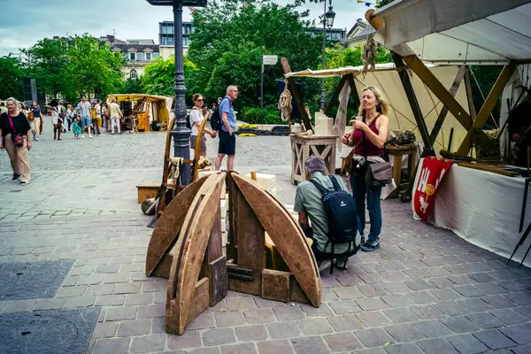 Reims, Fransa, 31 Mayıs 2025 Eğlence, Jean d 'Arc önderliğindeki Charles VII' nin taç giyme töreninde 17 Temmuz 1429 'da Reims' de gerçekleşti..