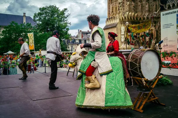 Reims, Fransa, 31 Mayıs 2025 Eğlence, Jean d 'Arc önderliğindeki Charles VII' nin taç giyme töreninde 17 Temmuz 1429 'da Reims' de gerçekleşti..