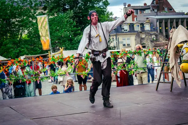 Reims, Fransa, 31 Mayıs 2025 Eğlence, Jean d 'Arc önderliğindeki Charles VII' nin taç giyme töreninde 17 Temmuz 1429 'da Reims' de gerçekleşti..