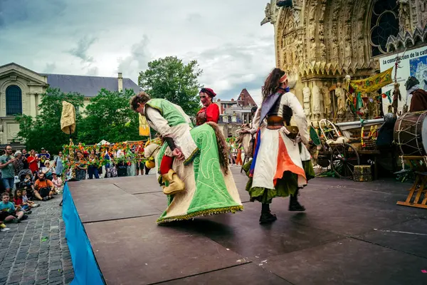 Reims, Fransa, 31 Mayıs 2025 Eğlence, Jean d 'Arc önderliğindeki Charles VII' nin taç giyme töreninde 17 Temmuz 1429 'da Reims' de gerçekleşti..