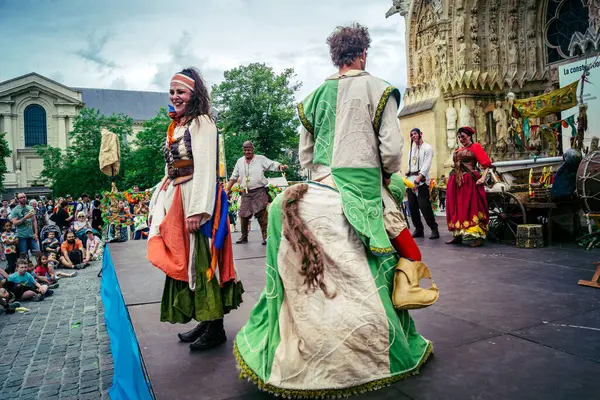 Reims, Fransa, 31 Mayıs 2025 Eğlence, Jean d 'Arc önderliğindeki Charles VII' nin taç giyme töreninde 17 Temmuz 1429 'da Reims' de gerçekleşti..